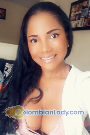 196678 - Yarleisy Age: 38 - Colombia