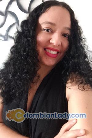 204197 - Karime Age: 34 - Colombia