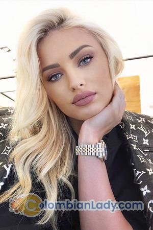 207081 - Yuliya Age: 28 - Italy