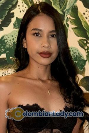 211139 - Daniela Age: 24 - Colombia