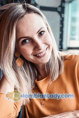 211973 - Elena Age: 38 - Russia