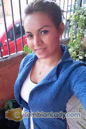 223464 - Laura Age: 36 - Costa Rica