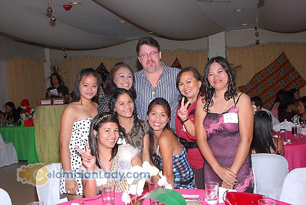 young-filipino-women-082