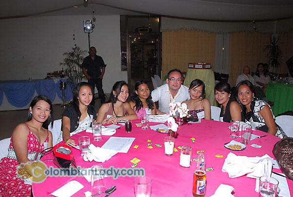 young-filipino-women-083